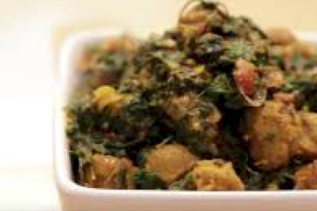 Hare tomato aur moong vadi ki subzi Recipe