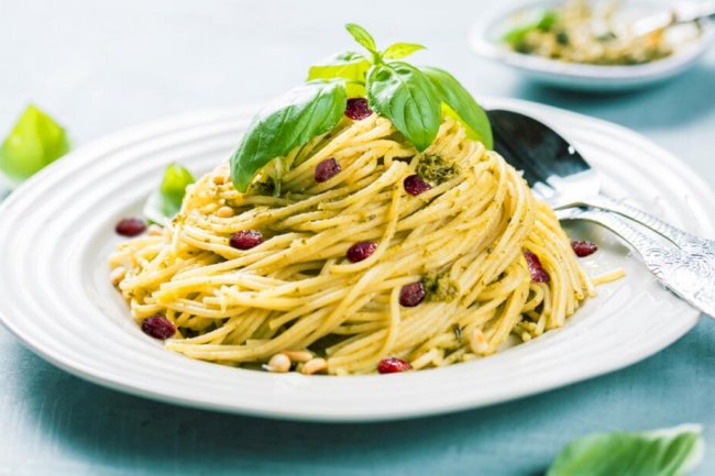 Cranberry Pesto Spaghetti with Basil Recipe