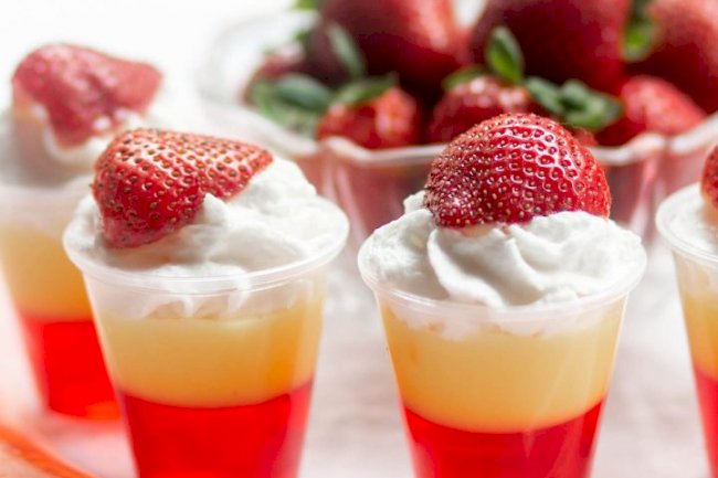Creamy Strawberry Shots Recipe