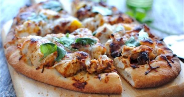 Chicken Makhni Naan Pizza Recipe