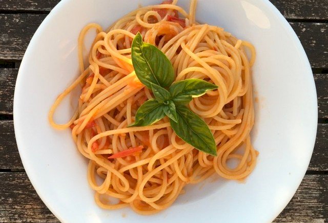 Spaghetti Pomodoro e Basilico Recipe